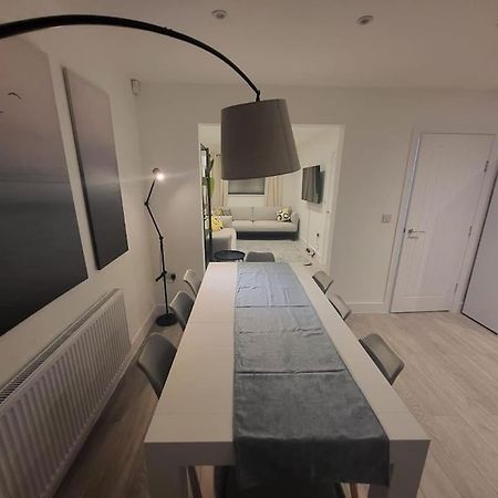 New 4 Bedrm House! Parking. 10Min To City / Etihad Манчестер Екстер'єр фото