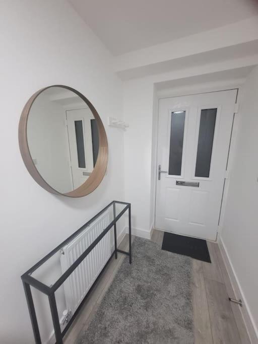 New 4 Bedrm House! Parking. 10Min To City / Etihad Манчестер Екстер'єр фото
