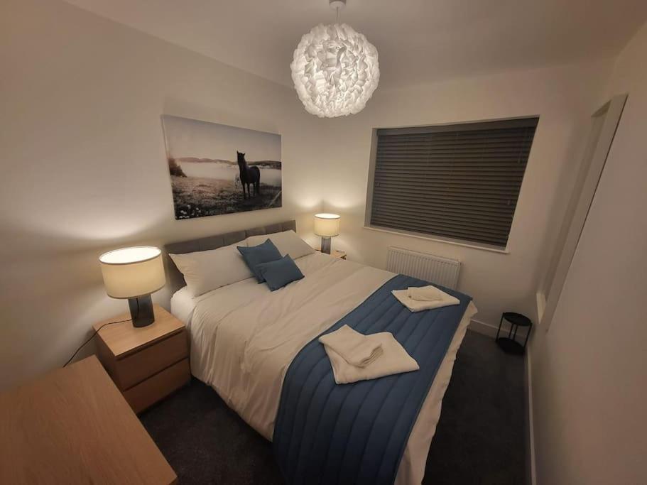 New 4 Bedrm House! Parking. 10Min To City / Etihad Манчестер Екстер'єр фото