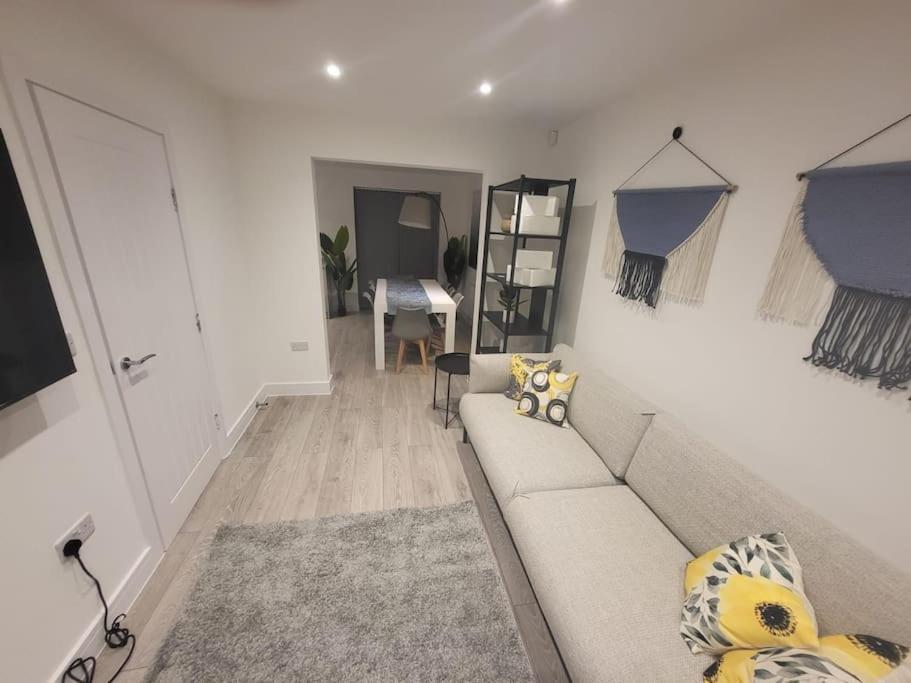 New 4 Bedrm House! Parking. 10Min To City / Etihad Манчестер Екстер'єр фото