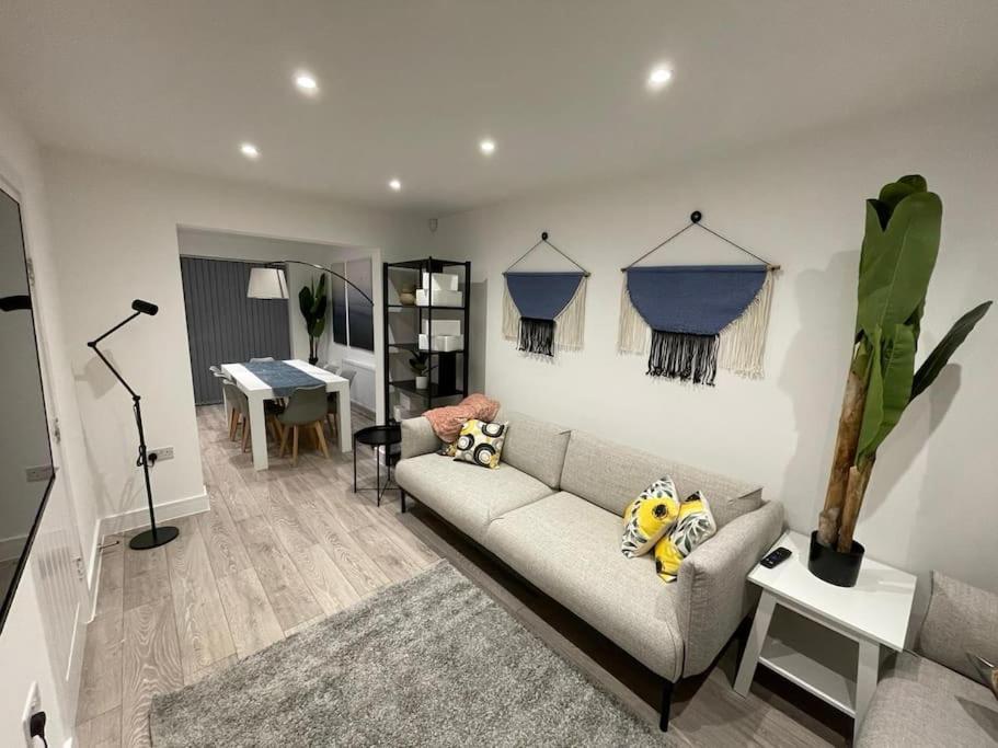 New 4 Bedrm House! Parking. 10Min To City / Etihad Манчестер Екстер'єр фото